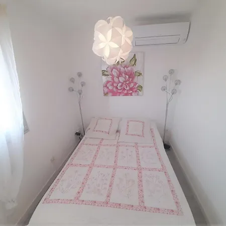 Valras-plage: Rénové 1 Chambre, Clim, Wifi, Parking, à 50m De La - Fr-1-781-59 *